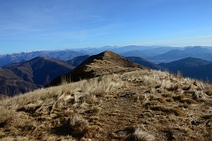 Dalla cima del Todano verso la cresta che porta al Toden (detto anche "Il Pizzo")